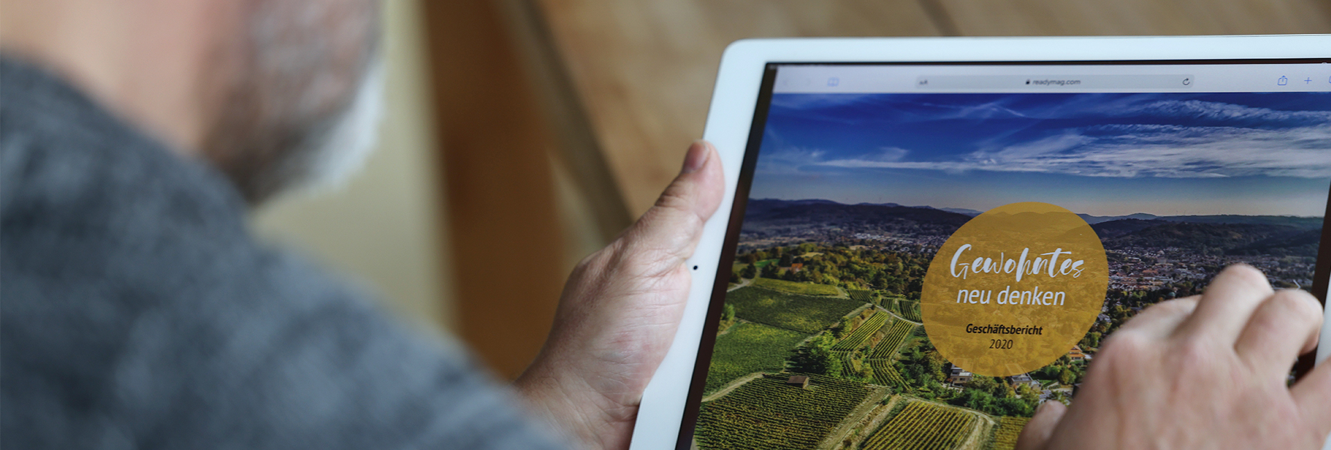 Geschäftsbericht auf Tablet